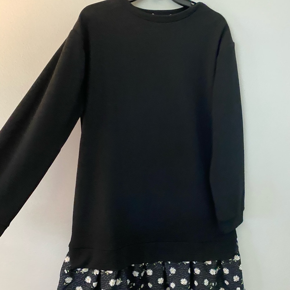 🍄 Black with daisy bottom ruffles  dress